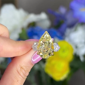 Louily Stunning Pear Cut Sapphire Three Stone Engagement Ring Unique Shape Creative Look