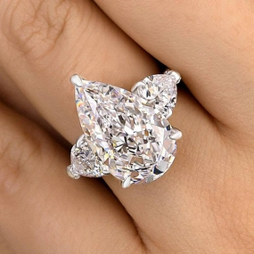 Statement Feature Glistening Look Louily Stunning Pear Cut Three Stone Engagement Ring