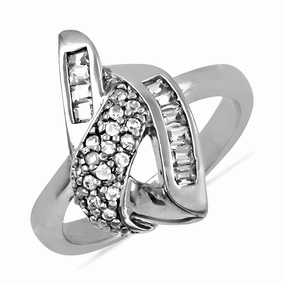 Elegant Fashionable 925 Silver Ring with Cubic Zirconia Gemstone Sturdy Accessory