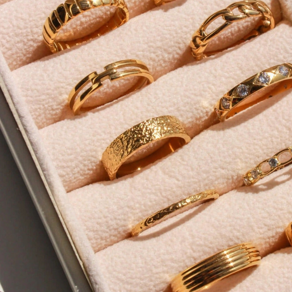 Shiny Design Contemporary Trinket LUX THICK HAMMERED BAND RING