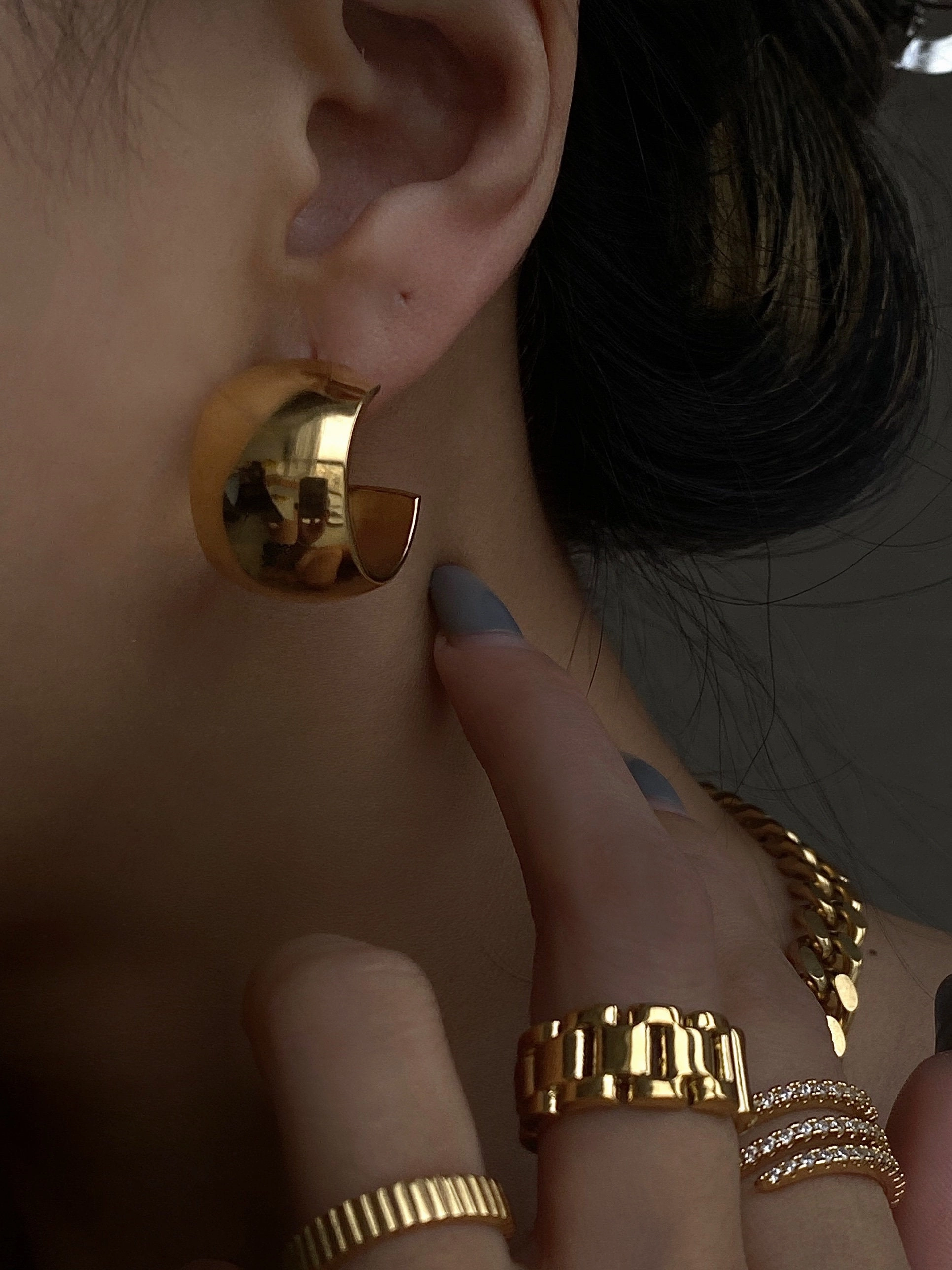 Margherita Chunky Gold Hoop Earring 18K | Wide Band Hoop, C Shape Stud, Thick Gold Drop Earring, Gold Round Stud, Cashew Nut Earring, Retro Minimalist Vintage Trinket