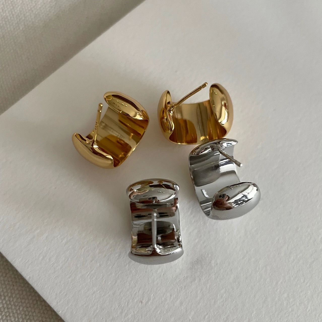 Beautiful Essential Sturdy Adornment Margherita Chunky Gold Hoop Earring 18K | Wide Band Hoop, C Shape Stud, Thick Gold Drop Earring, Gold Round Stud, Cashew Nut Earring, Retro Minimalist