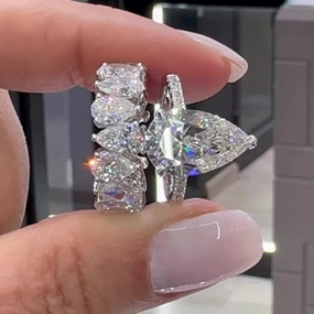 Minimal Aesthetic Smooth Shine Louily Captivating Pear Cut Wedding Ring Set