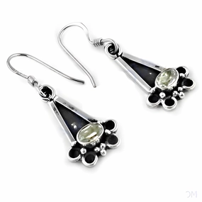 Pretty Design Gorgeous Decoration Unique Feminine Designer Silver Earrings with Cubic Zirconia Gemstones