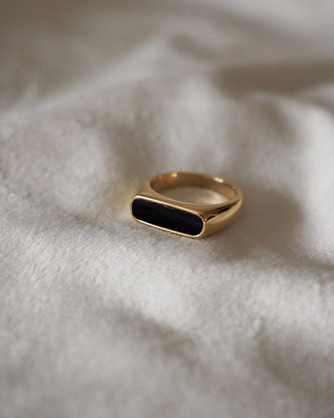 Jeanne Agate & Mother of Pearl 18K Petite Signet Ring | Slim Band Signet Ring Slim Band Signet Ring Playful Accessory