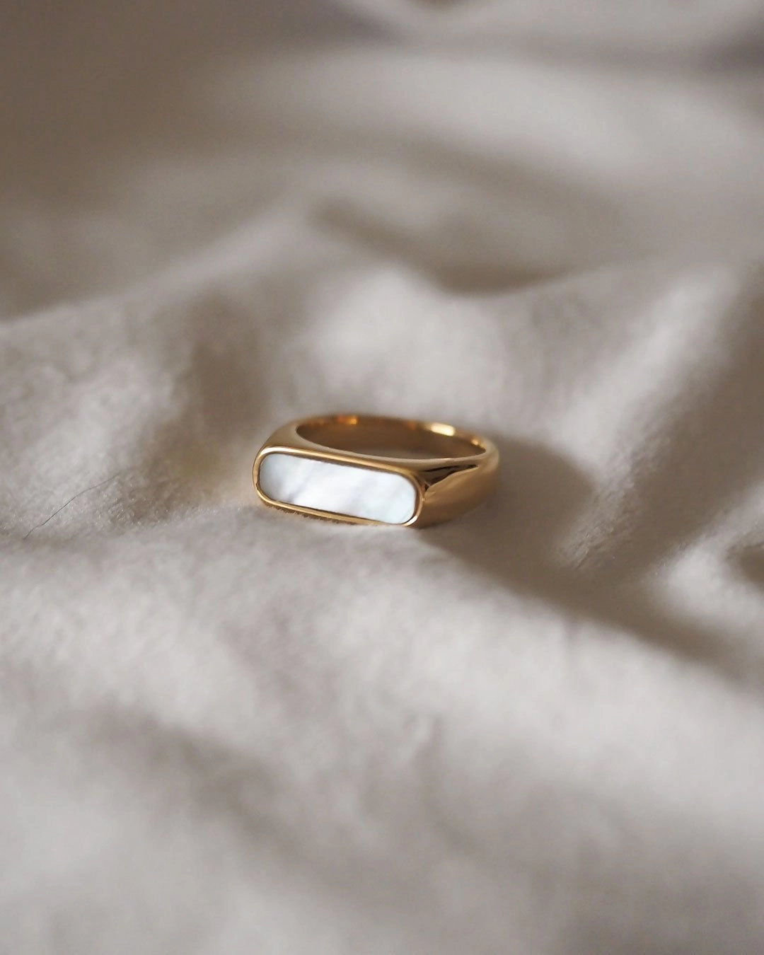 No Brand Jeanne Agate & Mother of Pearl 18K Petite Signet Ring | Slim Band Signet Ring Slim Band Signet Ring