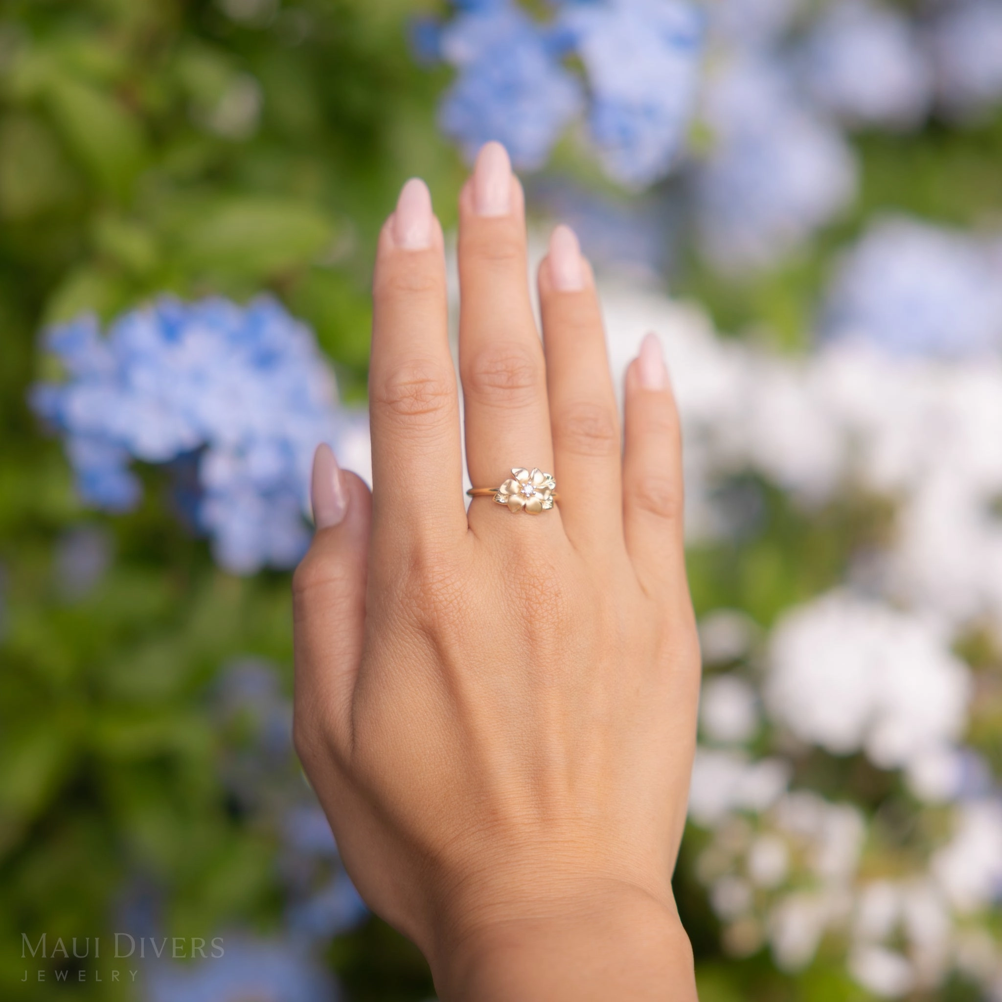 N????? Ring in Gold with Diamond - 10mm Texture Highlight