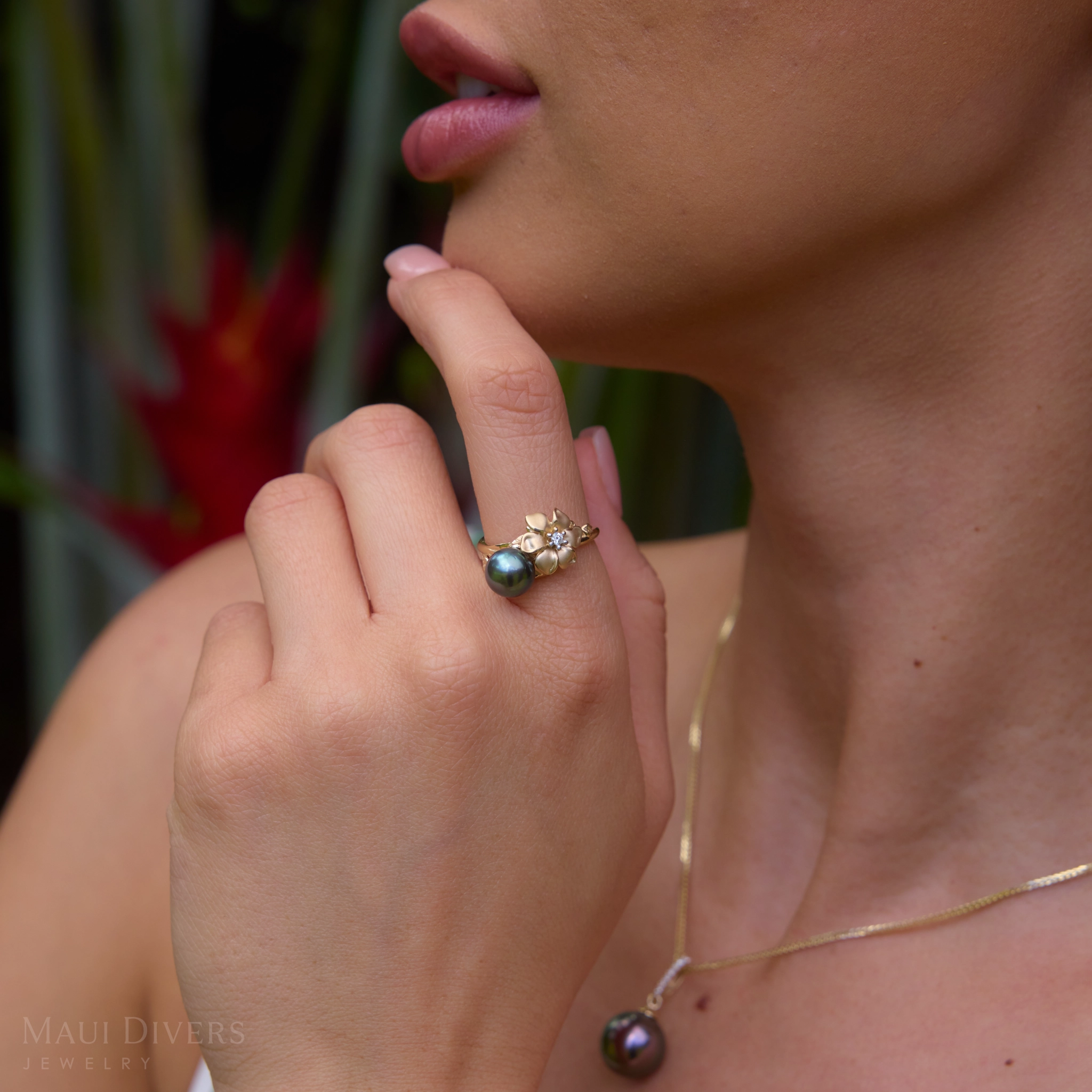 N????? Tahitian Black Pearl Ring in Gold with Diamond - 7-8mm Trend Accent