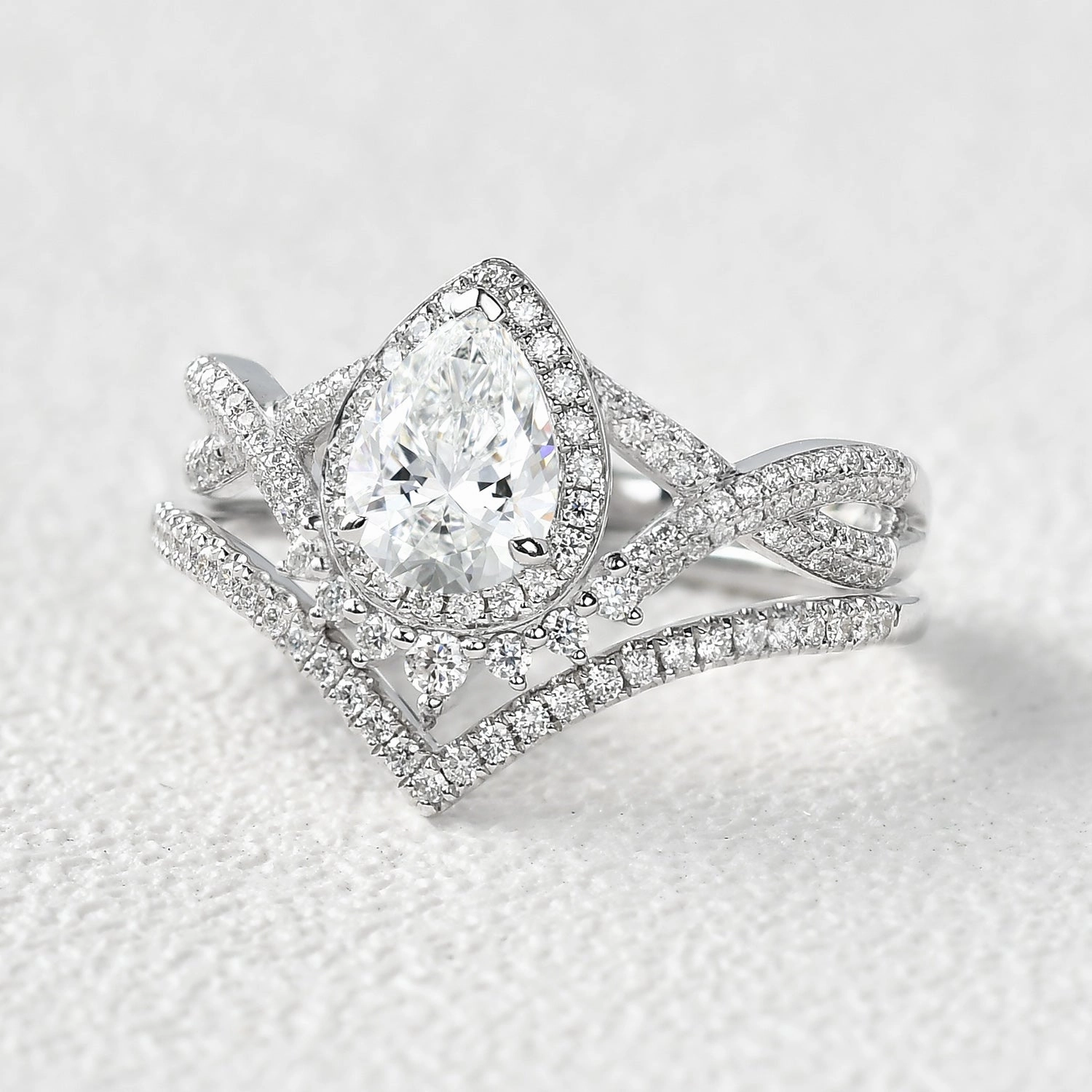 Pear Shaped Moissanite Infinity Gold Ring Set 2pcs Eye Catching Soft Glamour