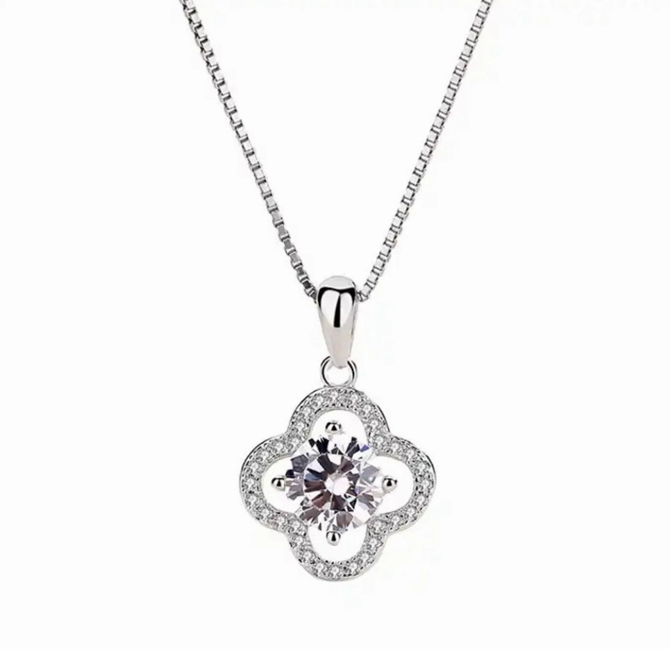 Weekend Style 4-Leaf Clover Diamond Pendant Necklace | S925 | Moissanite