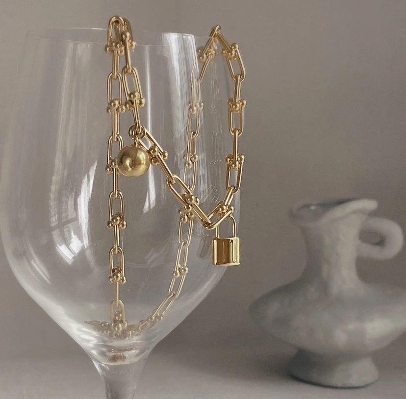 Padlock & Ball Necklace Bracelet 18K Gold U-Link Chain l Horseshoe Charm Necklace Choker Bracelet with Lock and Sphere Often Adornment All Occasion