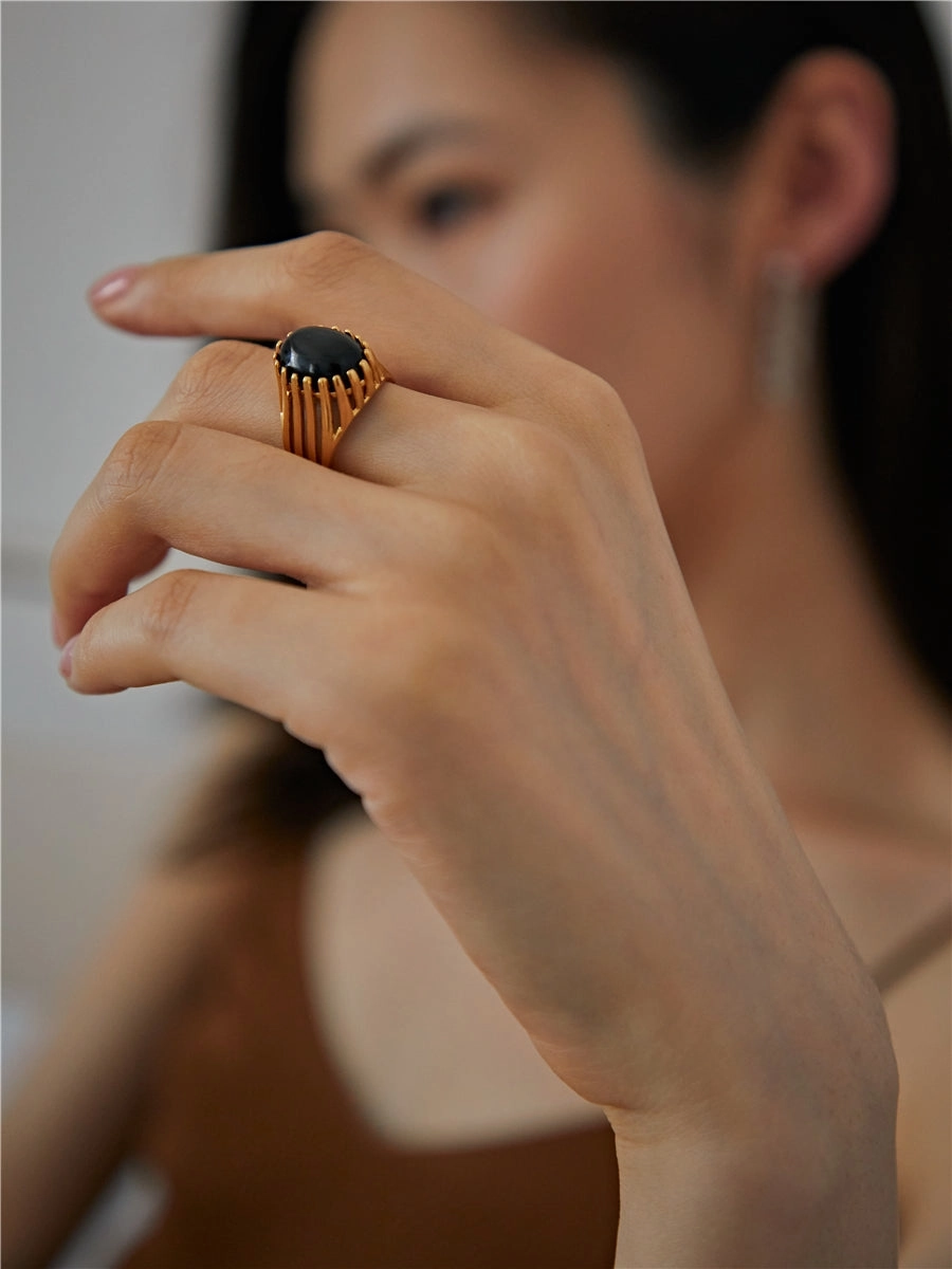 Modern Craft Sousanna 18K Gold Agate Signet Ring Retro Gold Onyx Ring | Gold Signet Dome Ring, Vintage Style Agate Ring, Black Onyx Ring Rhombus Ring Hollow Band