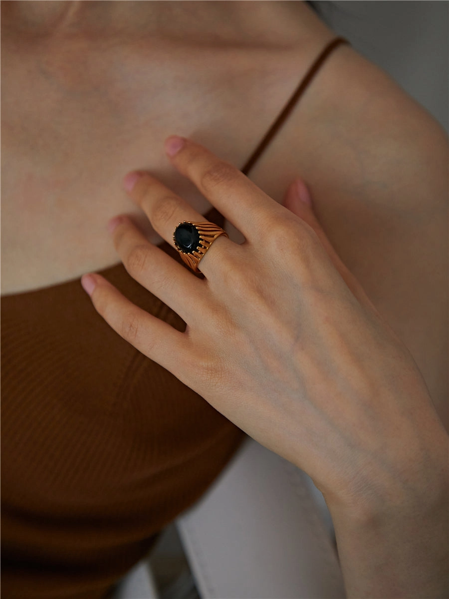 Sousanna 18K Gold Agate Signet Ring Retro Gold Onyx Ring | Gold Signet Dome Ring, Vintage Style Agate Ring, Black Onyx Ring Rhombus Ring Hollow Band Minimal Contour