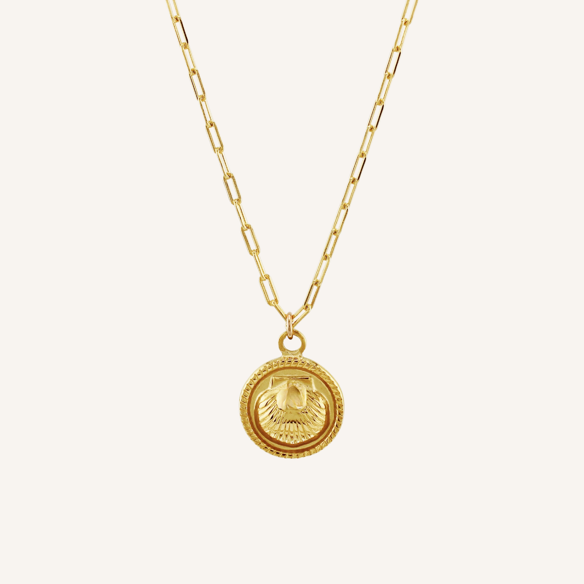 Mindful Item THE COVE SHELL MEDALLION COIN NECKLACE