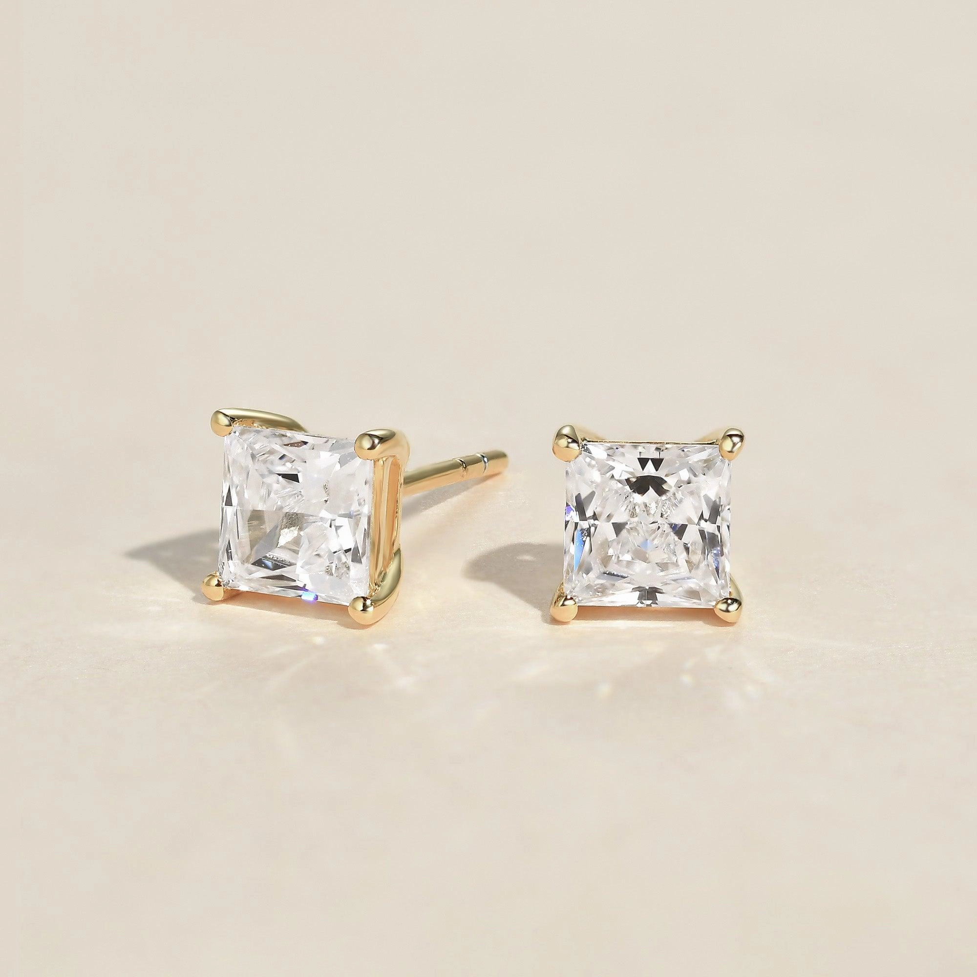 Princess Cut Classic Solitaire Gold Studs Set 2pcs Circular Embellishment