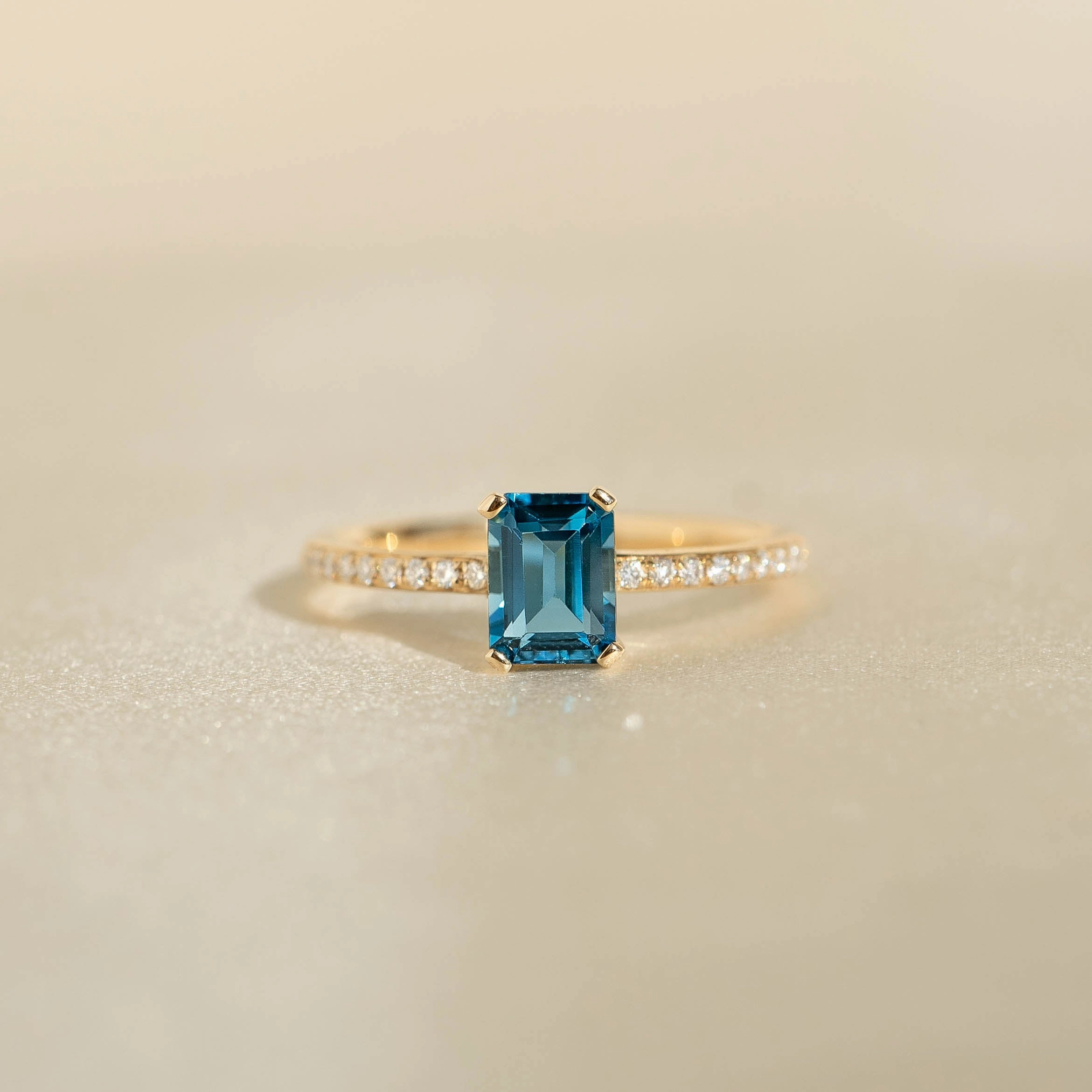 Baguette London Blue Topaz and Diamond Ring 14k Gold - Safiya Shiny Accent