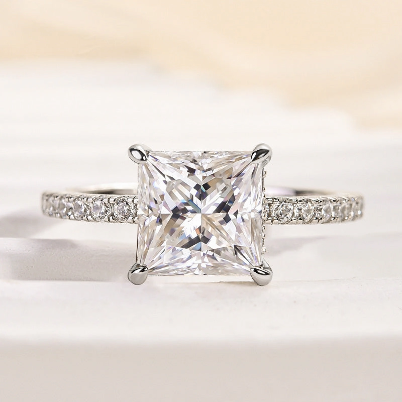 Louily Moissanite 2.0 Carat Square Princess Cut Engagement Ring Timeless Shine Fashionable Accent