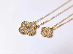 Rosalee CZ Clover Necklace Sweet Motifs Premium accessory soft look