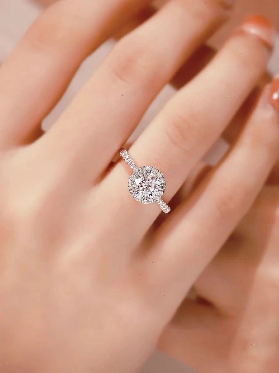 Wonderful Design Round Brilliant Halo Diamond Engagement Ring | S925 | Moissanite