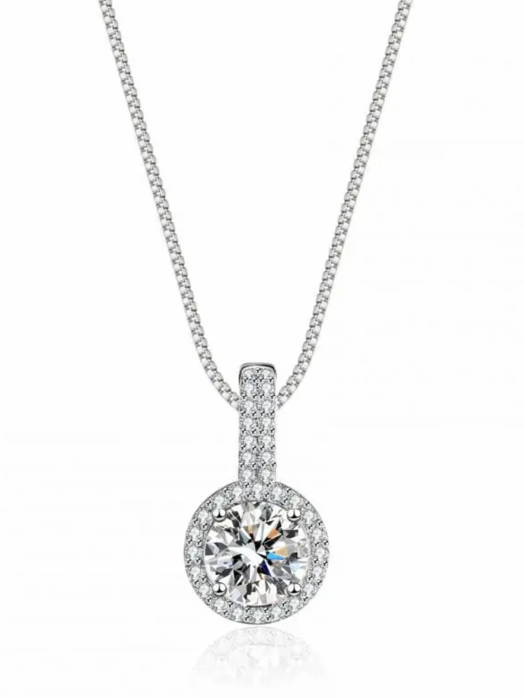 Graduation Day Luxury Accessory Round Halo Pendant Necklace | S925 | Moissanite