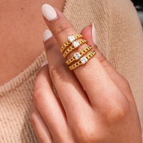 Classic Article HERA SQUARE CZ DIAMOND RING