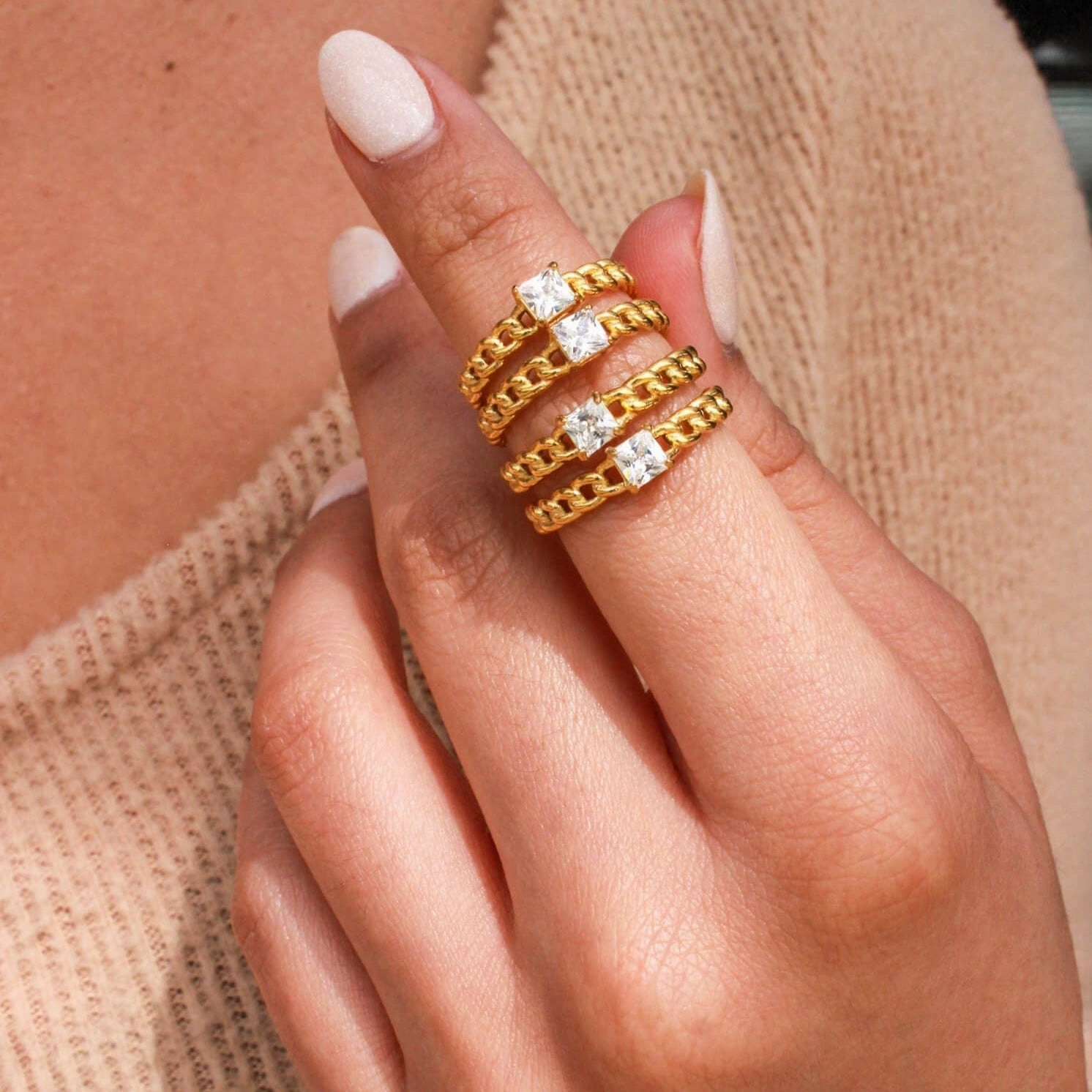 Classic Article HERA SQUARE CZ DIAMOND RING