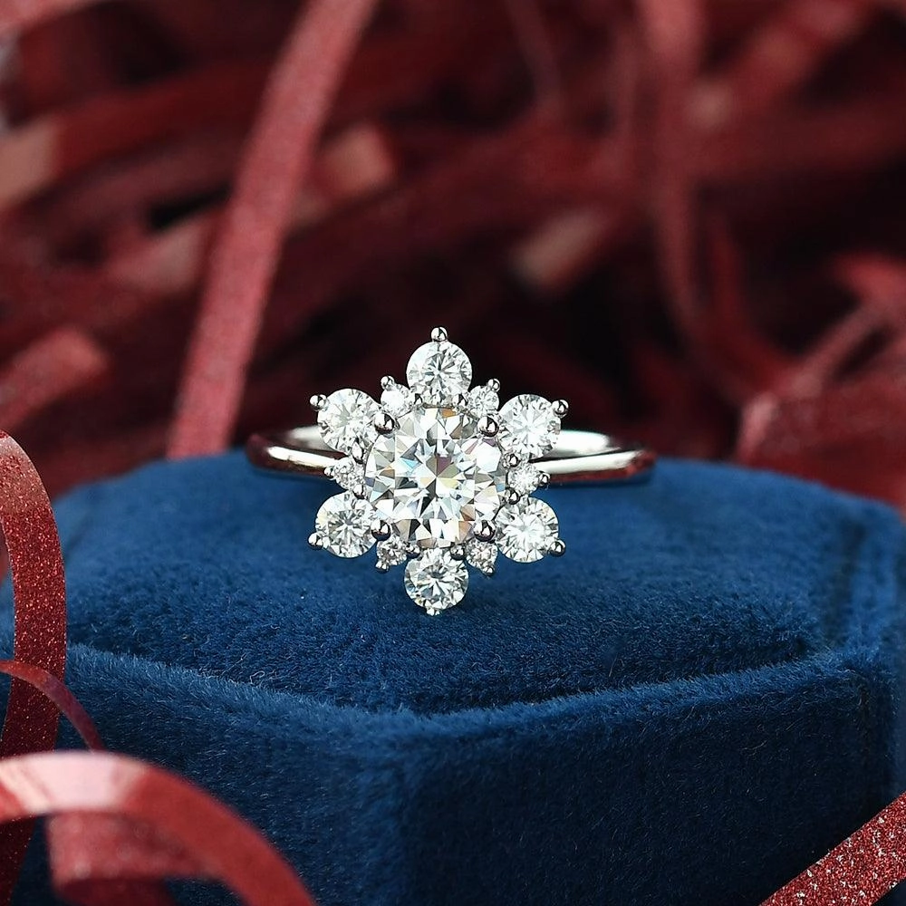 Versatile Piece High-End Quality Snowflake Shaped Moissanite White Gold Ring