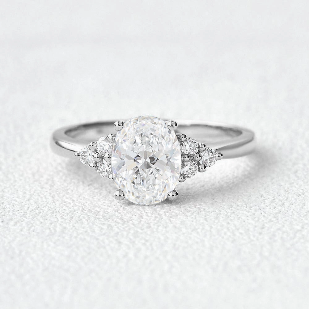 Cozy Mood Sharp Silhouette 1.0-2.0ct Oval Cut Lab Grown Diamond Classic Three Round Stone Gold Ring
