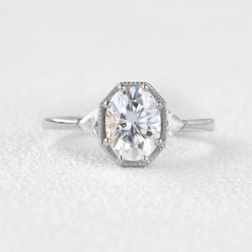 Graceful Detail Minimalist Design 1.5ct Geometric Moissanite Three-stone Vintage Ring
