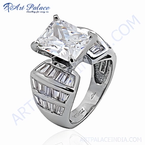Holiday Present Stunning 925 Silver Ring with Ingenious Cubic Zirconia Gemstone
