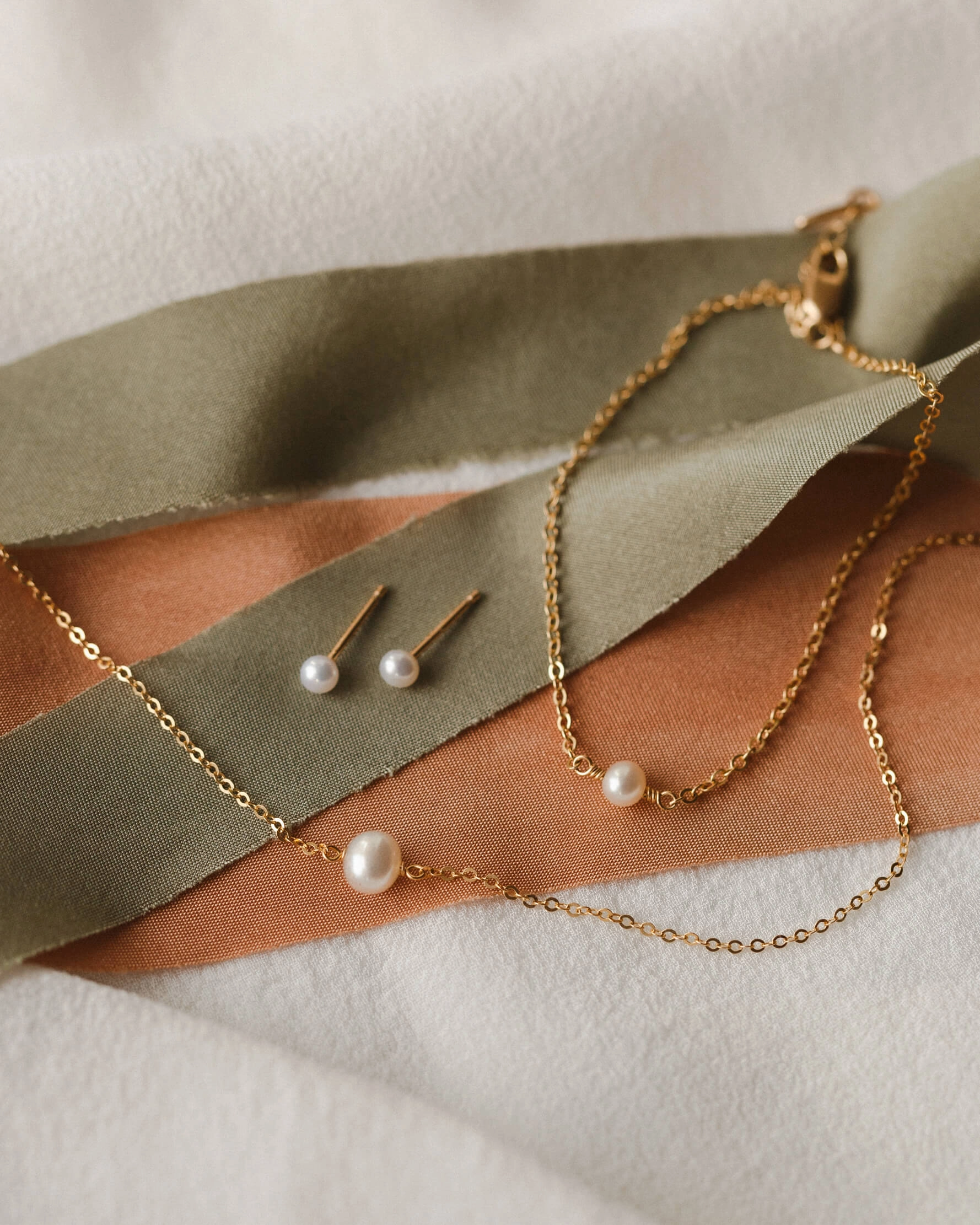 Essential Pearl Set Golden Touch