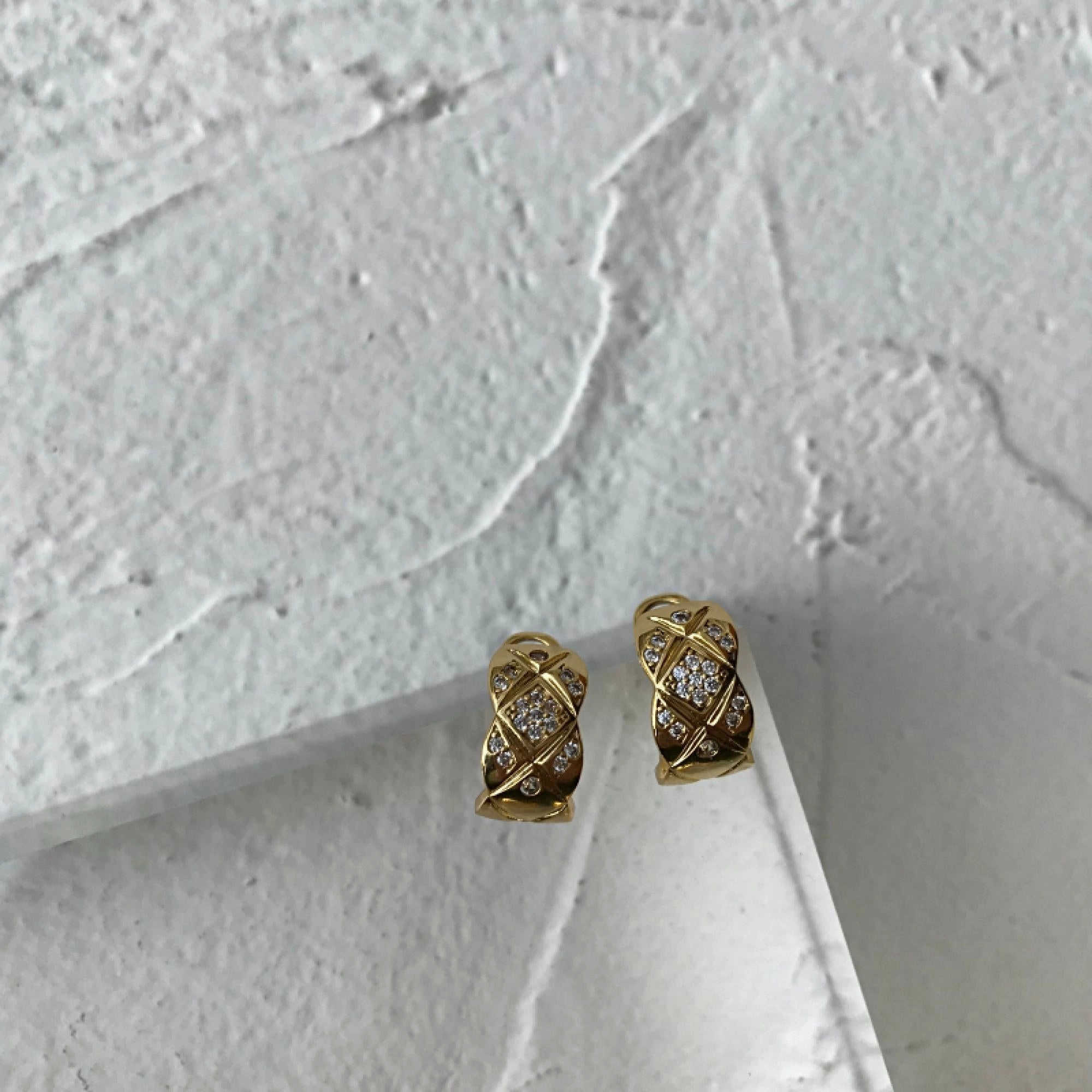 Classic Quilted Hoop Earrings Plain or CZs Classic Ornament Straight Accessory