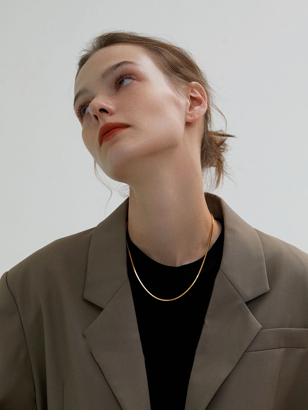 Gold Square Herringbone Necklace Outdoor Look