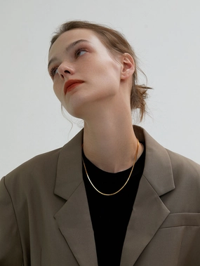 Gold Square Herringbone Necklace Outdoor Look