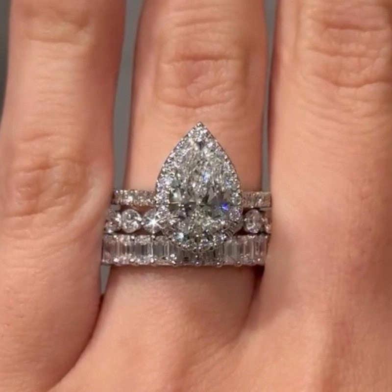 Delicate Mood Elegant Craft 3PC 2.2Ct Pear Cut Halo Wedding Rings With Classic Wedding Bands