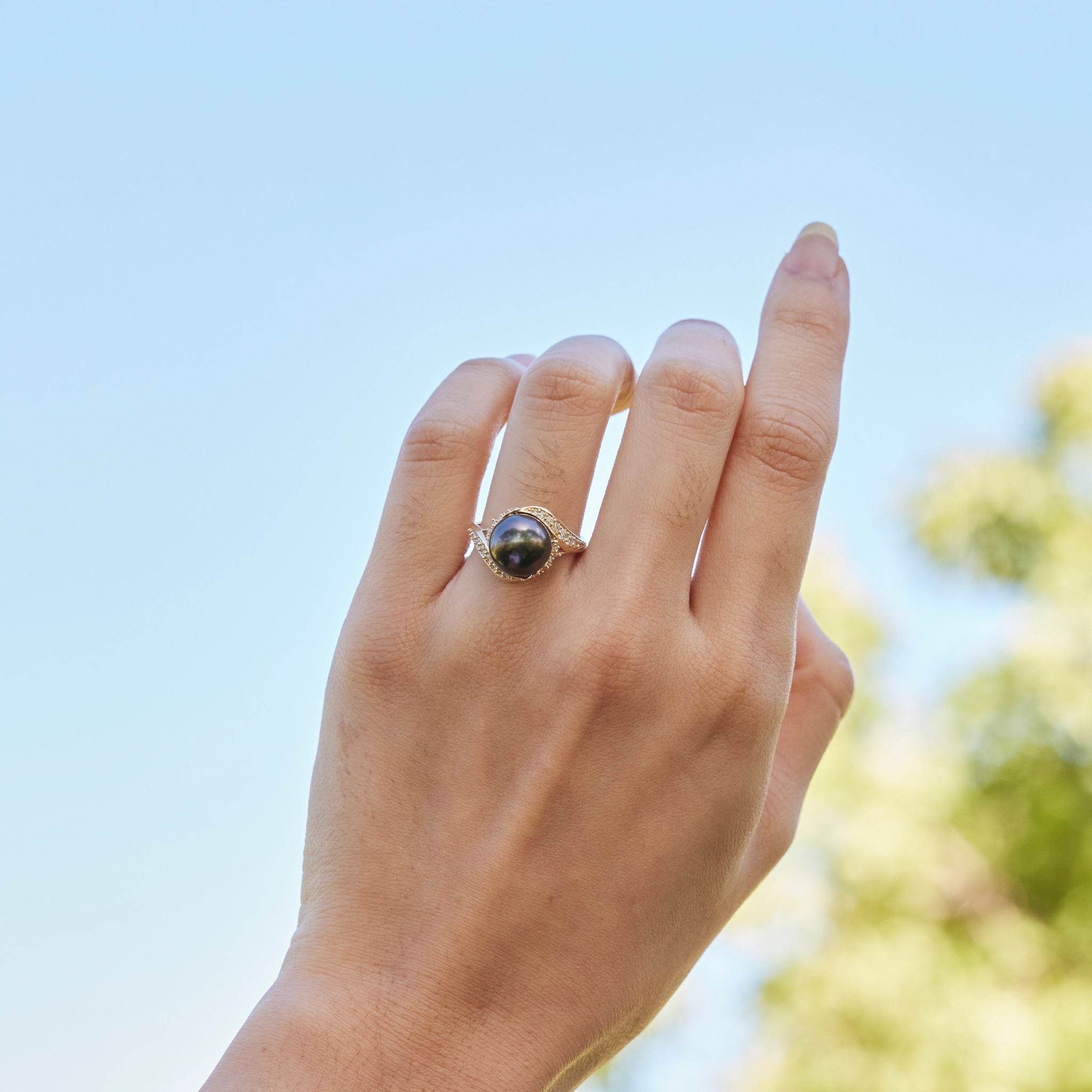 Tahitian Black Pearl Ring in Gold with Diamonds - 10-11mm Comfortable Appearance