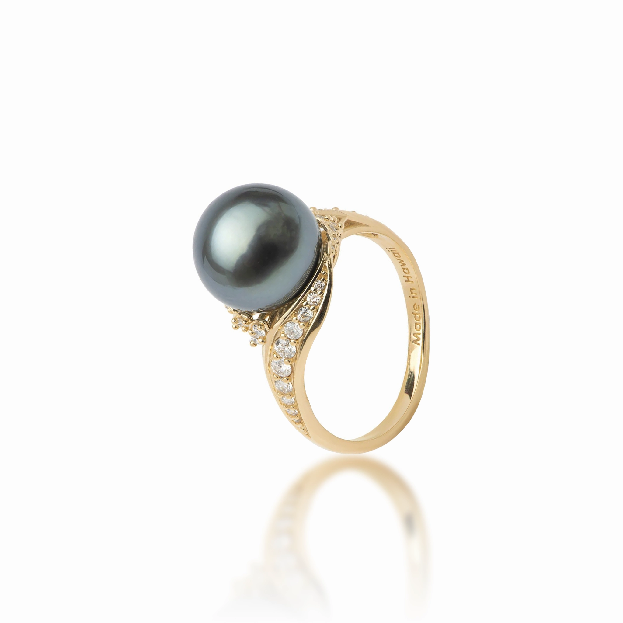 Delicate appearance Tahitian Black Pearl Ring in Gold with Diamonds - 10-11mm