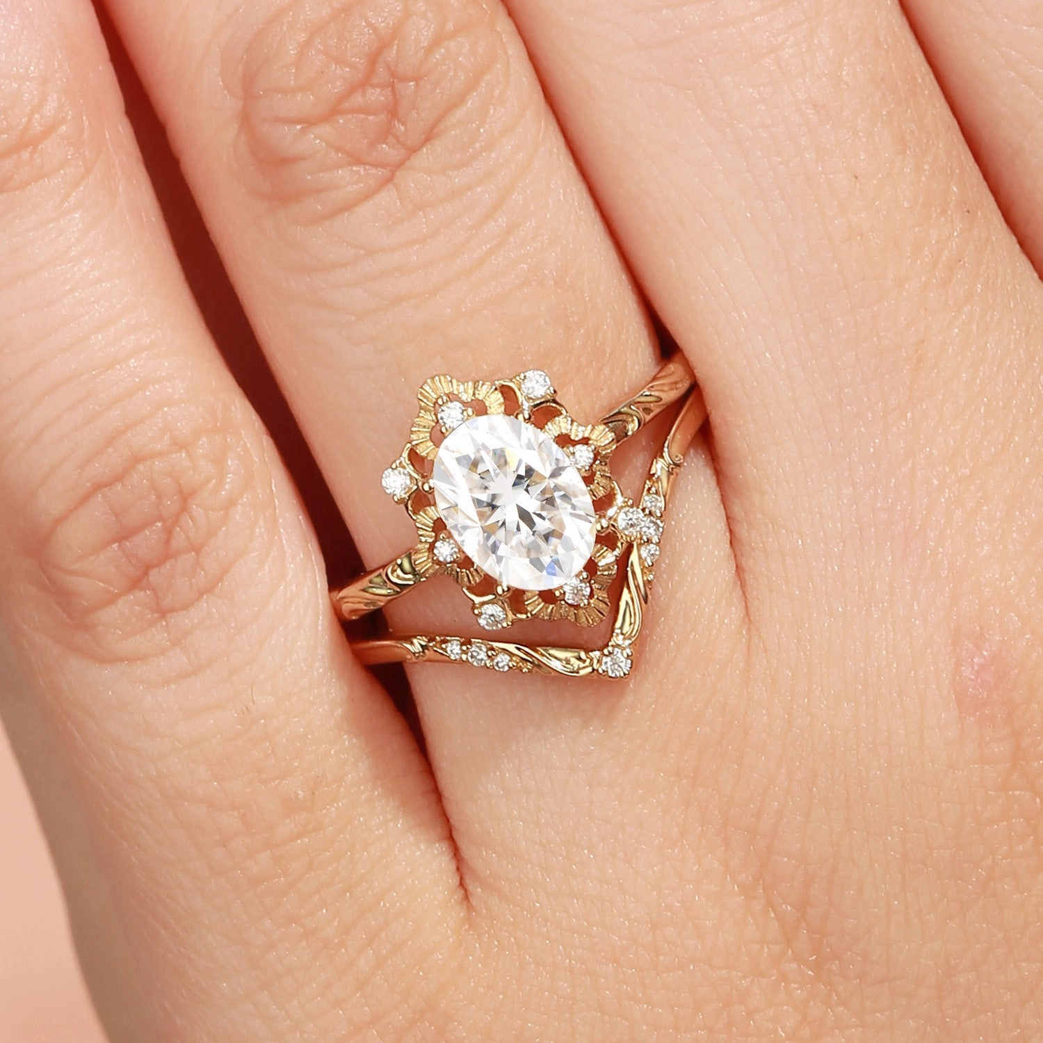 Oval Cut Engraved Moissanite Vintage Ring Set 2pcs - Velvet Wedding Look Model Shot