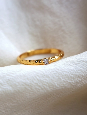 Traditional Insignia Elegant Product Ultra-thin Hammer CZ Ring 18K Gold Slim Band Ring