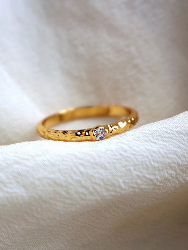 Traditional Insignia Elegant Product Ultra-thin Hammer CZ Ring 18K Gold Slim Band Ring