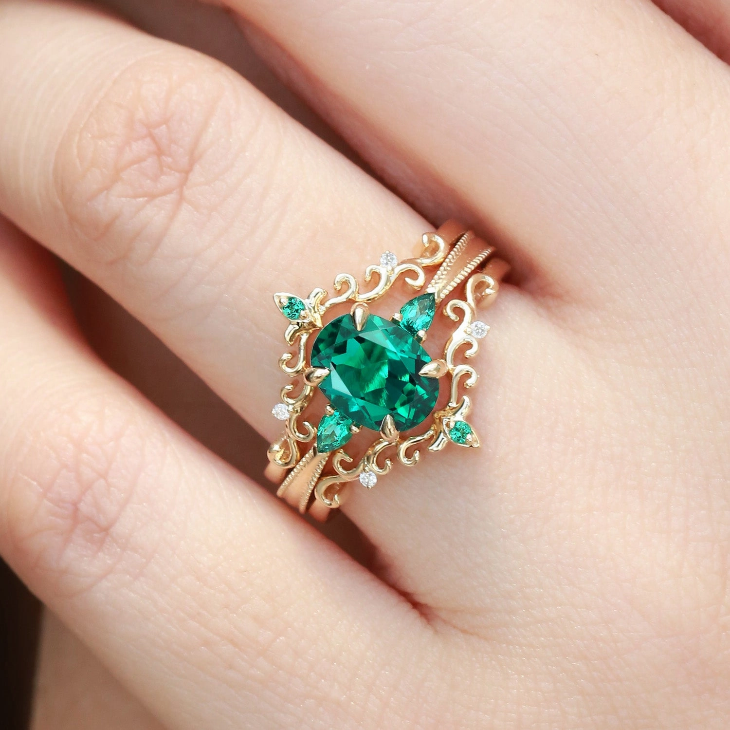 Shiny Features Impeccable Highlight Vintage Oval Cut Lab Emerald Engagement Ring Sets 3pcs - Foliate