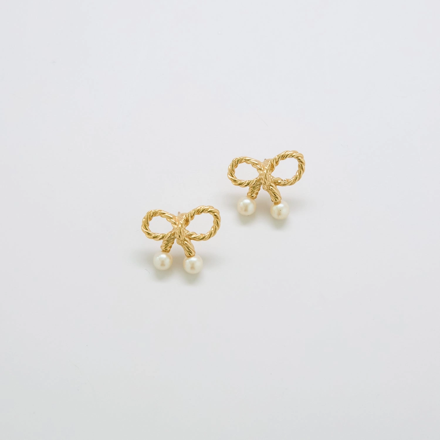Modern Accessory Classy Vibe Vintage Richelieu Gold & Pearl Bow Earrings