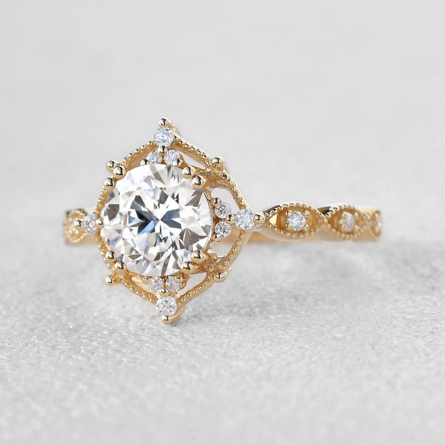 Fashion Statement Elegant Pick 1.0ct Round Cut Signature Vintage Engagement Ring