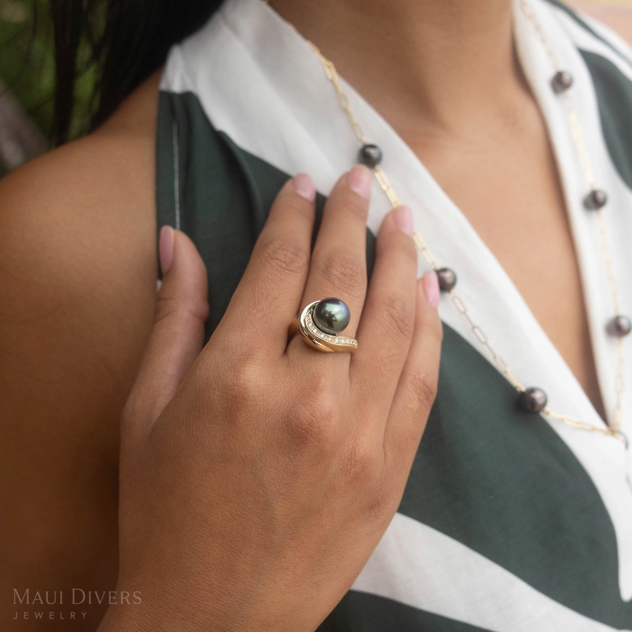 Tahitian Black Pearl Ring in Gold with Diamonds - 10-11mm Experimental Design Lovely Appearance
